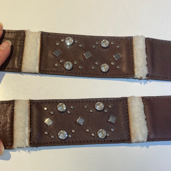 Crisca Brown Leather Belt with Silver Buckle and rhinestone Sherpa detail medium - Picture 12 of 14